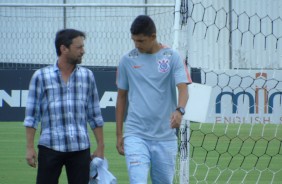 Matheus Matias caminhas com Duílio no CT