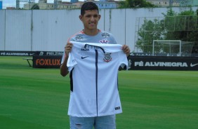 Matheus Matias com a camisa do Corinthians