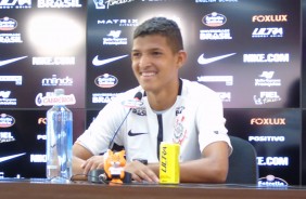 Matheus Matias concedendo entrevista coletiva para a imprensa no CT