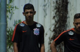 Matheus Matias junto ao grupo durante o treinamento de hoje no CT