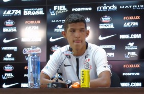 O atacante Matheus também foi apresentado e já concedeu coletiva no CT