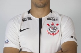 Bem na foto, Balbuena posa para a foto 3x4