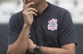 Fábio Carille comandando o treino aberto na Arena