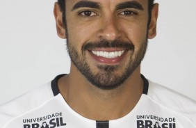 Júnior Dutra posando para sua primeira foto 3x4 do elenco