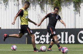 Lo Santos e Jadson durante atividade no CT Joaquim Grava