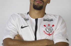 Léo Santos nas fotos 3x4 do elenco