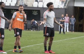 Renê Júnior, Maycon e Kazim durante treino na Arena Corinthians