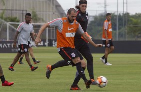 Danilo e Cssio no CT durante treino da manh