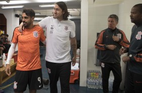 Dutra e Cssio antes do jogo contra o Millonarios, na Colmbia