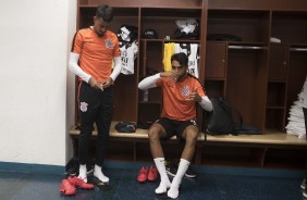 Lucca e Júnior Dutra no vestiário antes de Millonarios e Corinthians, no El Campín