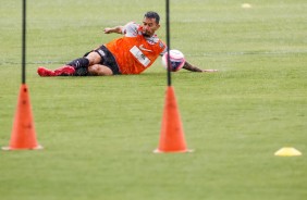 A chuva atrapalhou um pouco o treinou e tornou o gramado escorregadio