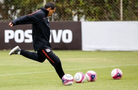 Até Fábio Carille arriscou uns chutes no treino de hoje