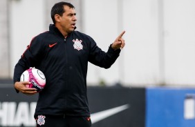Carille prepara o time para enfrentar o Santos, no próximo domingo