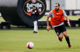Danilo treinando no CT Joaquim Grava; O foco é o Santos, pelo campeonato paulista