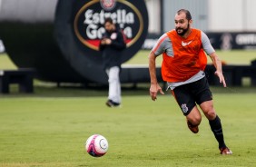 Danilo treinando no CT Joaquim Grava; O foco  o Santos, pelo campeonato paulista