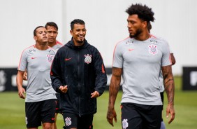 Jogadores treinaram no CT Joaquim Grava em tarde de bastante chuva