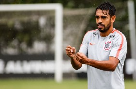 Júnior Dutra treina debaixo de chuva após chegar da Colômbia onde atuou pela Libertadores