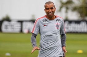 Sheik com o sorriso aberto no treino chuvoso de hoje no CT