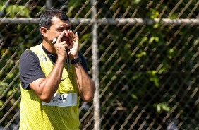 Carille passa instrues ao time no ltimo treino da semana