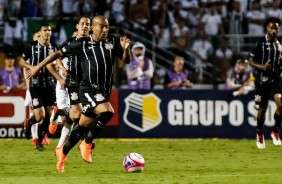 Emerson Sheik entrou no segundo tempo da partida contra o Santos, no Pacaembu