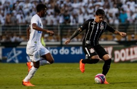 Fagner durante jogo contra o Santos, no Pacaembu