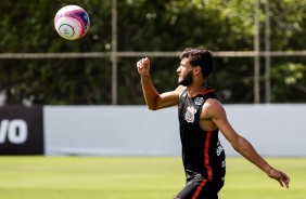 Juninho Capixaba treina para recuperar a posio diante o Santos