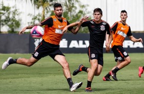 Pedro Henrique e Mateus Vital no treino deste sbado no CT