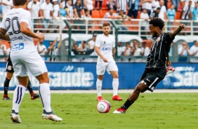 Ren Jnior acerta belo chute que resultou em gol contra o Santos