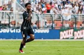 Ren Jnior marcou seu primeiro gol com a camisa do Corinthians contra o Santos