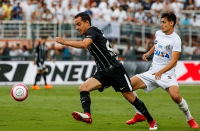 Rodriguinho atuando contra o Santos, no Pacaembu, pelo Paulistão