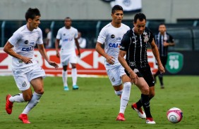 Rodriguinho durante jogo contra o Santos, no Pacaembu