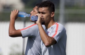 Lo Santos do Corinthians no treino da manh desta segunda.