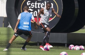 Jogadores do Corinthians no treino da manh