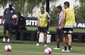 Jogadores do Corinthians no treino da manh