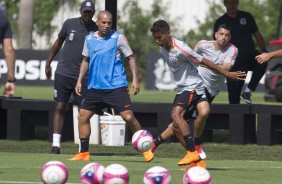 Ralf, Pedrinho, Emerson Sheik no treino da manh desta segunda.