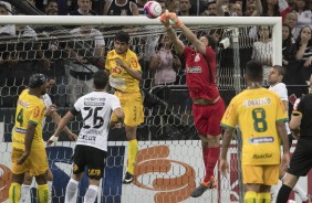 Cássio faz boa defesa contra o Mirassol, na Arena Corinthians