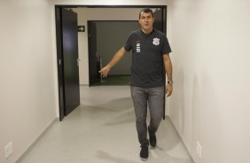 Fábio Carille chega ao vestiário da Arena Corinthians para duelo contra o Mirassol