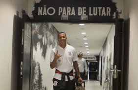 Sidcley chega á Arena Corinthians para a partida contra o Mirassol