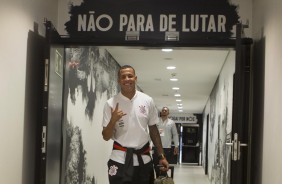 Sidcley chega  Arena Corinthians para a partida contra o Mirassol