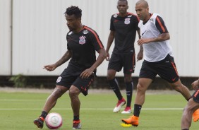 Emerson Sheik e Paulo Roberto no treino desta sexta-feira