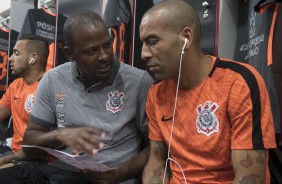 Emerson Sheik no vestiário antes do jogo contra o Botafogo-SP