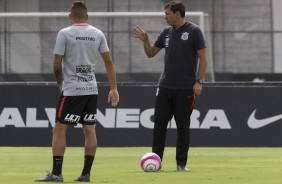 Fbio Carille faz orientaes antes de enfrentar o Botafogo-SP pelo campeonato paulista