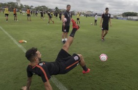 Jogadores do Corinthians se preparam para enfrente o Botafogo-SP na próxima rodada do paulista