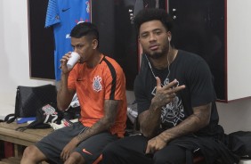 Lucca e Kazim no vestirio antes do jogo contra o Botafogo-SP