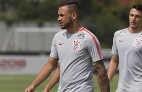 Maicon no treino do Corinthians