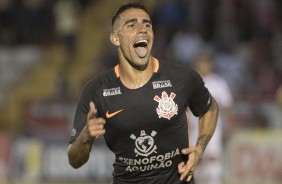 Gabriel comemorando seu gol na partida deste domingo contra o Botafogo-SP