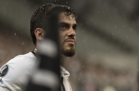 Fagner em ação na partida contra o Deportivo Lara