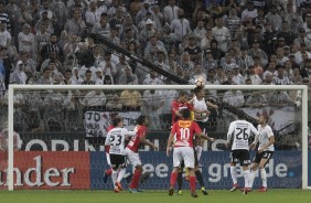 Jogadores do Corinthians na partida contra o Deportivo Lara
