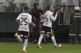 Rodriguinho e Clayson após o segundo gol do Corinthians