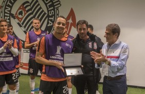 Rodriguinho recebe homenagem pelo seu 150 jogo com a camisa do Corinthians